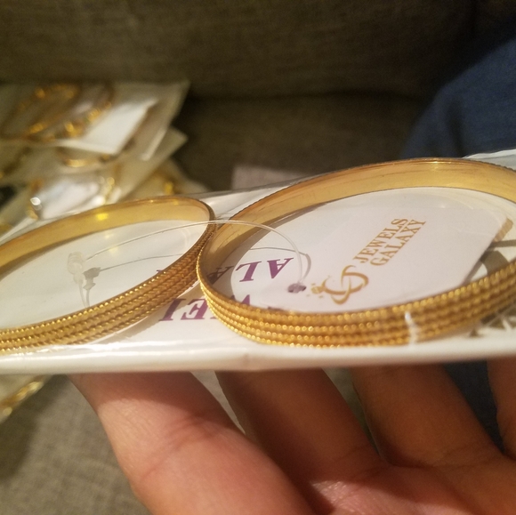 Golden bangles for Indian celebrations - Picture 2 of 2